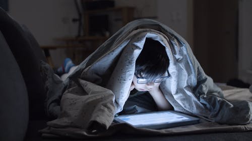 有关3C用品, 在家, 在晚上的免费素材视频