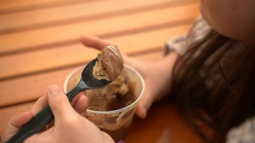 有关冰淇淋,吃,唐氏综合症的免费素材视频