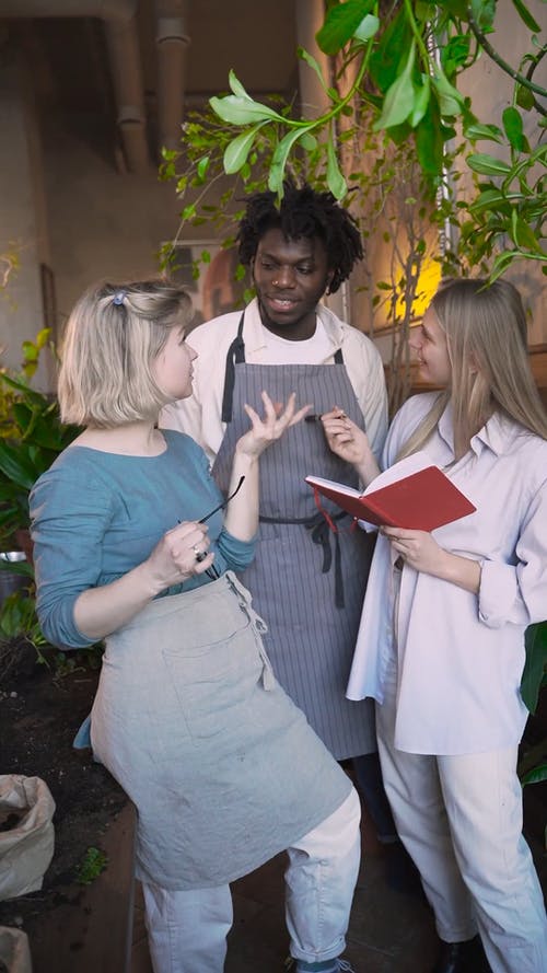 有关＃室内, 人, 原子笔的免费素材视频