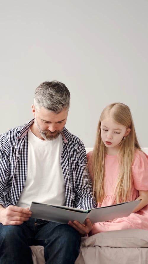 有关儿童, 垂直视频, 女儿的免费素材视频