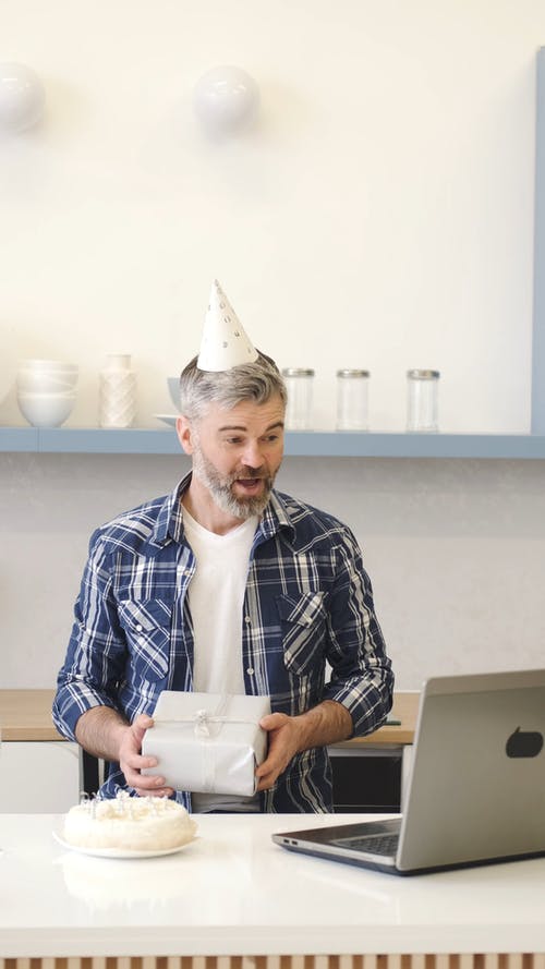 有关人, 吻, 在家的免费素材视频