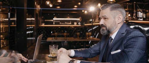 有关优雅,商人,坐的免费素材视频