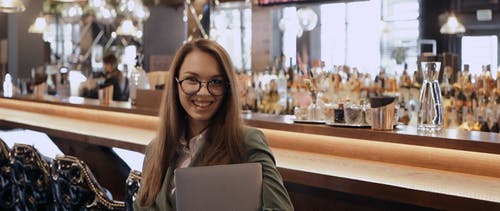 有关3C用品, 上班服, 女人的免费素材视频