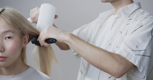有关人, 发型设计, 吹风机的免费素材视频