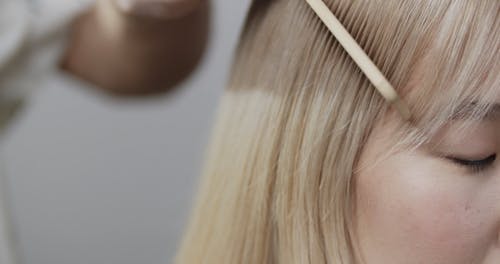 有关梳子, 模糊背景, 眼睛的免费素材视频