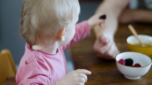 有关儿童, 可爱, 吃的免费素材视频