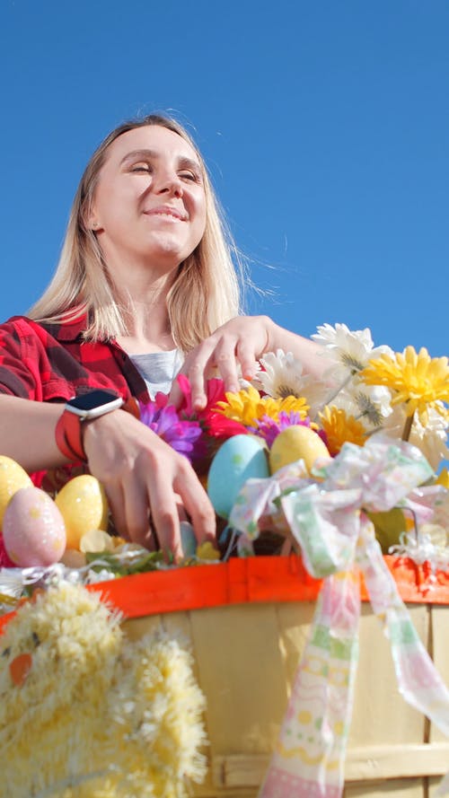 有关低角度视图, 垂直视频, 步行的免费素材视频