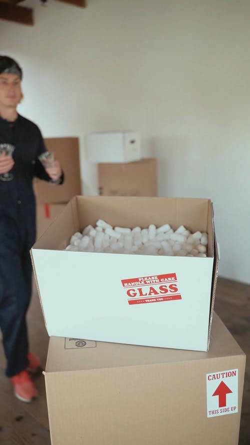 有关人, 在家, 垂直视频的免费素材视频