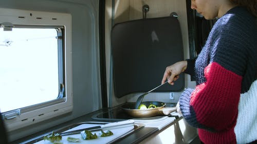 有关侧面图, 公路旅行, 大篷车的免费素材视频