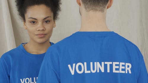 有关T恤, 人, 制服的免费素材视频