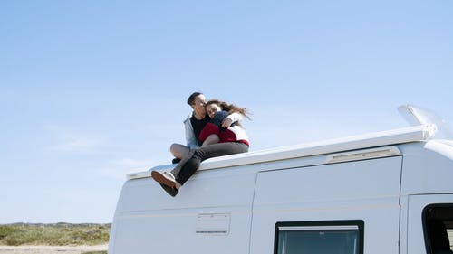 有关一对, 低角度拍摄, 公路旅行的免费素材视频