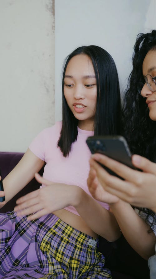 有关iPhone, 垂直视频, 女性的免费素材视频