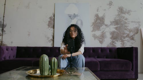 有关三脚架, 在家, 坐的免费素材视频