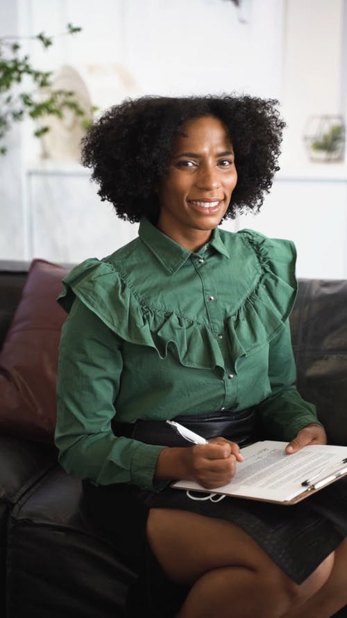 有关商人, 坐, 垂直视频的免费素材视频