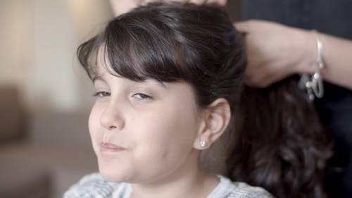 有关咖啡色头发的女人, 女人, 女儿的免费素材视频