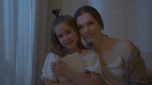 有关一起, 发髻, 在家的免费素材视频