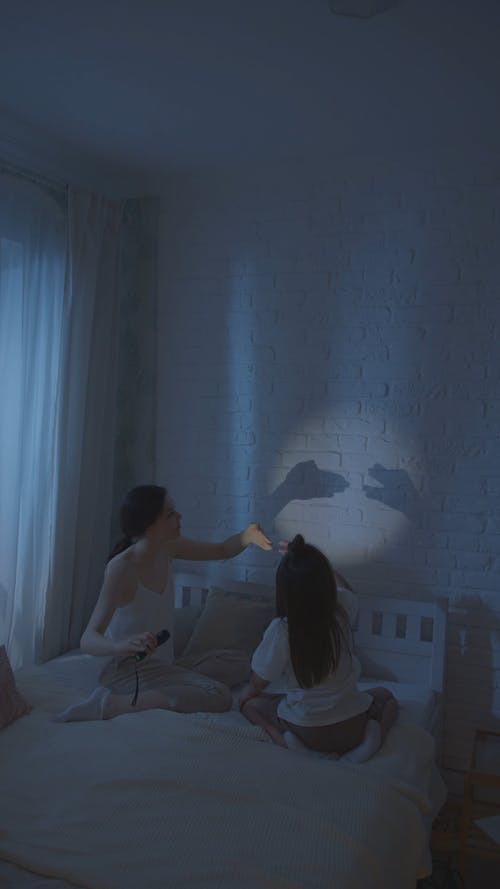 有关儿童, 剪影, 坐的免费素材视频