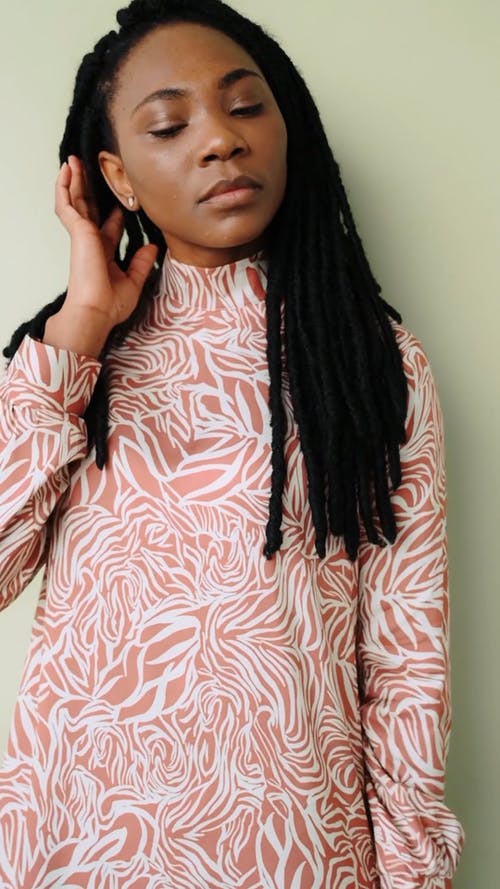 有关垂直视频, 女人, 微笑的免费素材视频