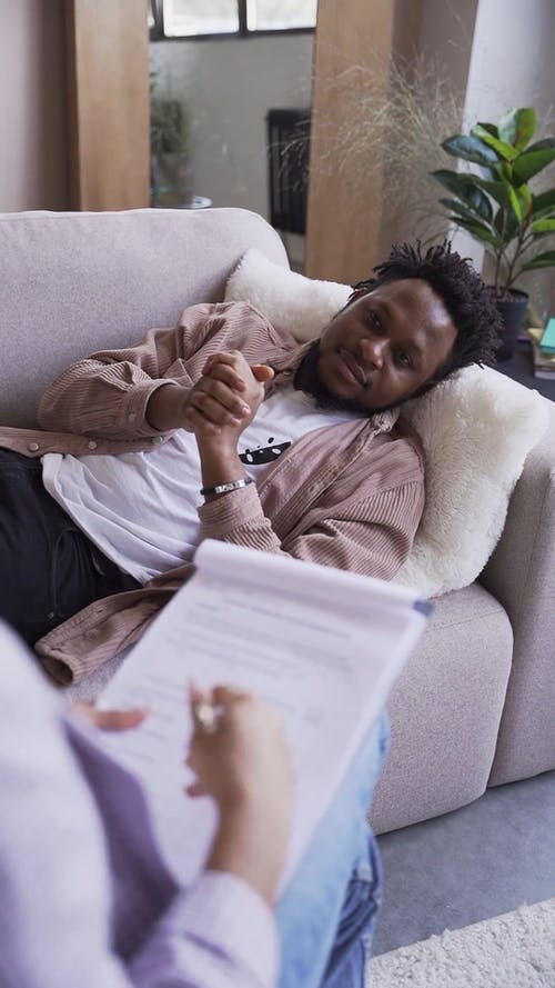 有关伸出援手, 参赞, 垂直视频的免费素材视频