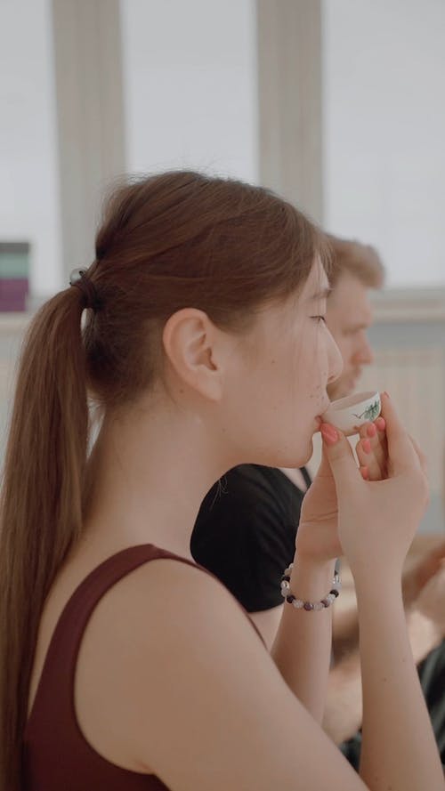 有关人, 呷, 垂直视频的免费素材视频