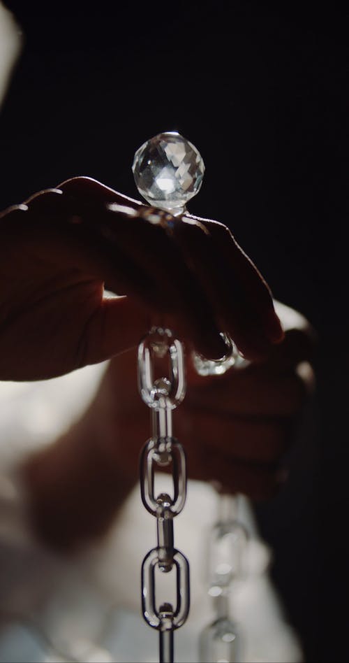 有关反对光明, 垂直视频, 戒指的免费素材视频