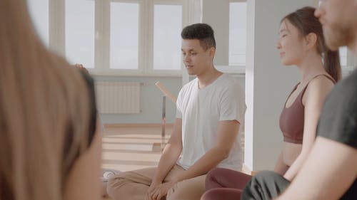 有关主动穿着, 坐, 多样化的免费素材视频