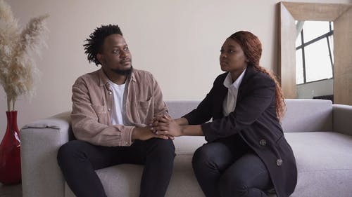 有关一对, 人, 伸出援手的免费素材视频