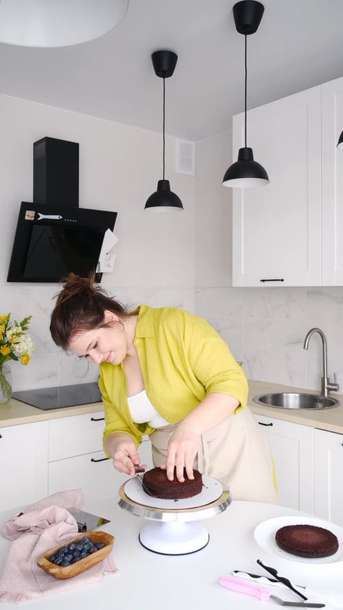 有关刀, 切片, 厨房的桌子的免费素材视频