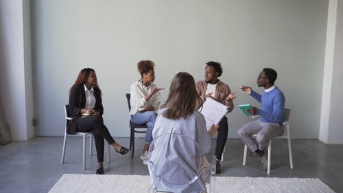 有关伸出援手, 吵架, 团体治疗的免费素材视频