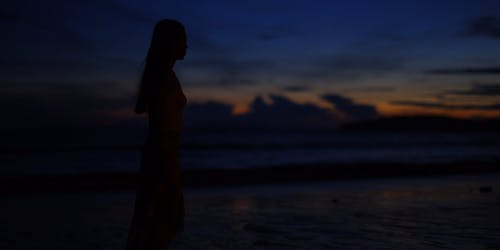 有关剪影, 女人, 岸边的免费素材视频