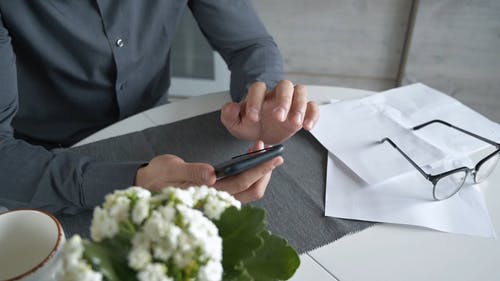 有关3C用品, 手机, 握住的免费素材视频