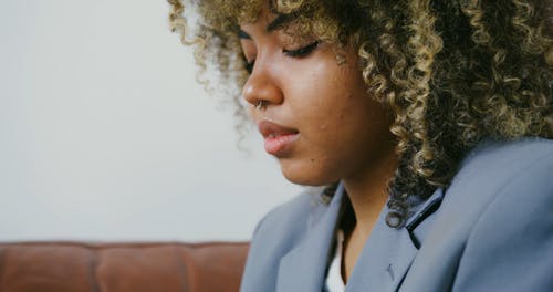 有关＃室内, 女人, 卷发的免费素材视频