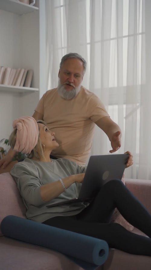 有关一对, 人, 坐的免费素材视频