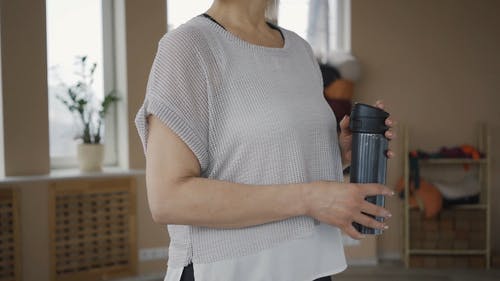 有关不倒翁, 享受, 休闲服装的免费素材视频