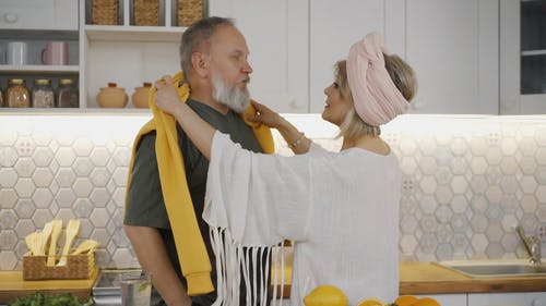 有关一对, 人, 保重的免费素材视频