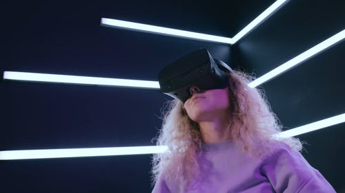 有关3C用品, VR, 女人的免费素材视频