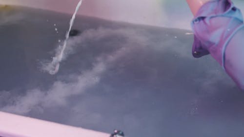 有关手, 水, 浴室的免费素材视频