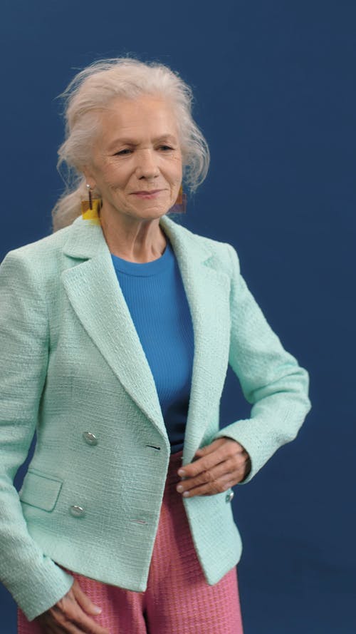 有关＃室内, 上班服, 垂直视频的免费素材视频