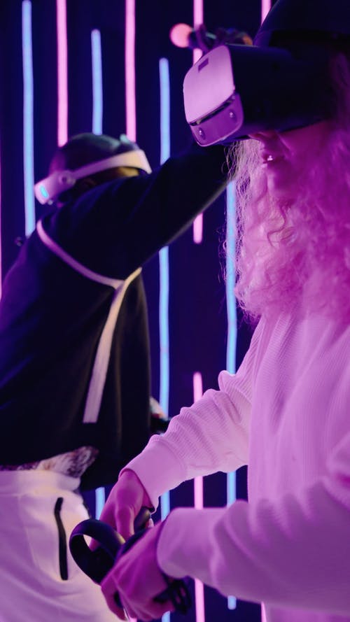 有关vr护目镜, 中景, 人的免费素材视频