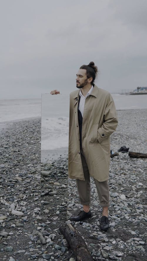 有关人, 垂直视频, 大衣的免费素材视频