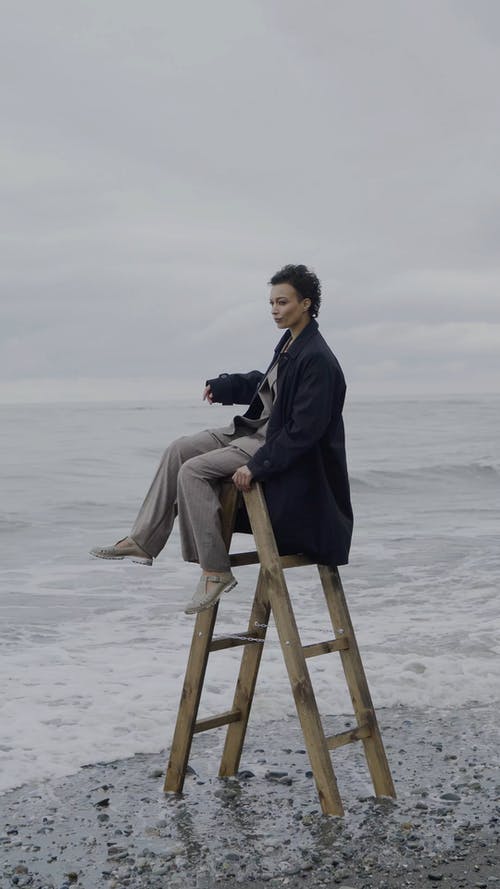 有关坐, 垂直视频, 天性的免费素材视频