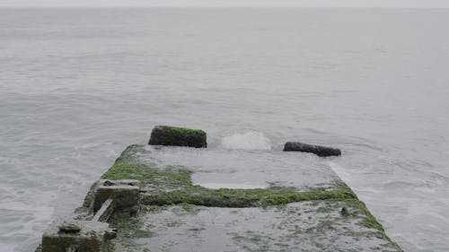 有关招手, 波浪撞击, 海的免费素材视频