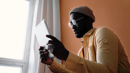 有关（顶部有小羊毛球的）羊毛帽子, 3C用品, 互联网的免费素材视频