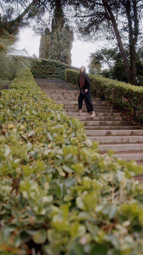 有关垂直视频, 女人, 户外的免费素材视频