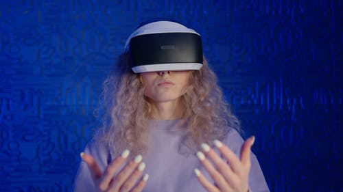 有关3C用品, VR, 女人的免费素材视频