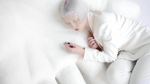 有关休息, 修剪指甲, 做梦的免费素材视频