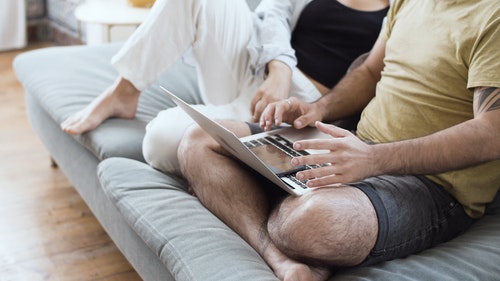 有关人,坐,女人的免费素材视频