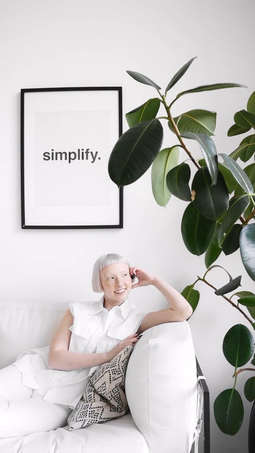 有关人, 坐, 垂直视频的免费素材视频