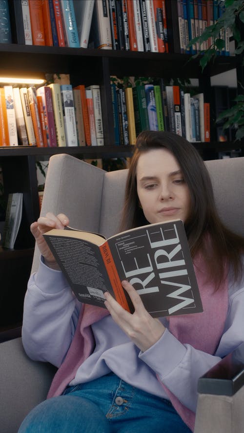 有关嗜好, 坐, 垂直视频的免费素材视频