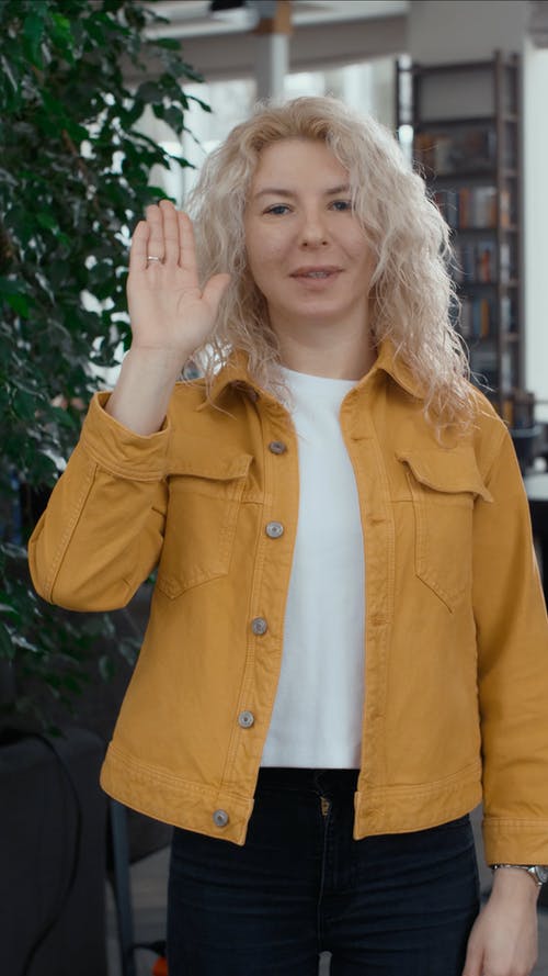 有关垂直视频, 室内, 站立的免费素材视频